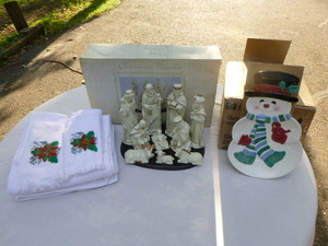 lot 120 image: Christmas Wonder Nativity Set with Miscellaneous Items