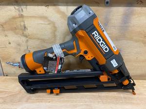 lot 92 image: RIGID 15-Gauge 2-12 in. Angled Finish Nailer with CLEAN DRIVE Technology