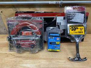 lot 103 image: Lot of various flooring tools.  Carpet trimmer, vinyl cutter, carpet blades and T-handle carpet tucker