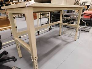 Adjustable Work Bench