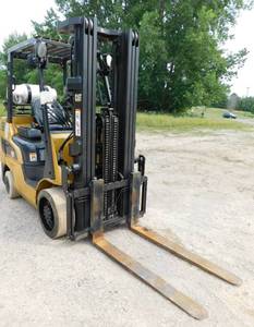 lot 4 image: 2011 Cat 2C6000 Forklift