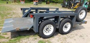 lot 12 image: 2010 JLG 7000lb Hydraulic Trailer