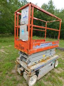 lot 15 image: 2004 SkyJack SJIII 3219  Scissor Lift