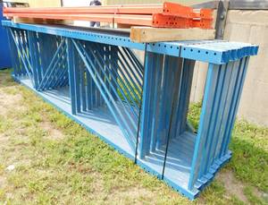 lot 17 image: Teardrop Pallet Racking