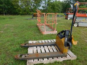 lot 19 image: Big Joe E25 Electric Pallet Jack - For Parts