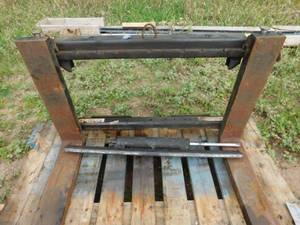 lot 24 image: 36 Class II Side Shift Plate with 42 Forks