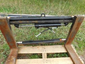 lot 25 image: 36 Class II Side Shift Plate with 40 Forks