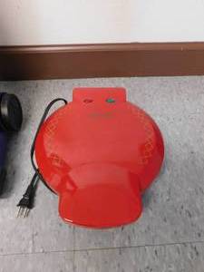 lot 35 image: Bissell Vacuum Cleaner & Quesadilla Maker