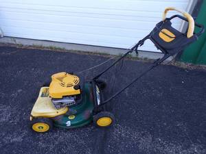 lot 23 image: Yard Man Push Mower