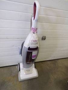 lot 17 image: Electrolux Versatility Vacuum