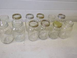 lot 15 image: 12 Canning Jars Quart