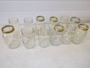 lot 14 image: 12 Canning Jars Quart