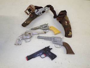 lot 33 image: Vintage Cap guns with holster
