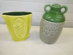 lot 43 image: Red Wing B2000 Vase and McCoy 213 Cookie Jar