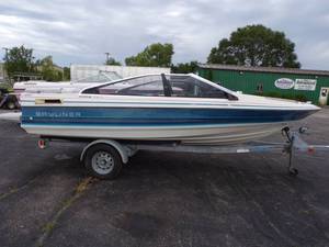 lot 5 image: 1988 Bayliner Boat with 2.3 l SOHC inboard and trailer