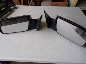 lot 76 image: Pair of Mirrors for 1995 Chevy Truck