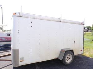 lot 9 image: 6 x 12 Enclosed trailer
