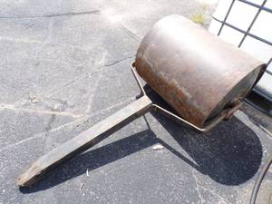 lot 83 image: 27 Lawn Roller
