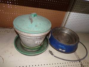 lot 93 image: Heated Dog waterer and Chicken Waterer