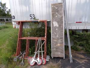 lot 103 image: 3 sets of Scaffolding with accessories