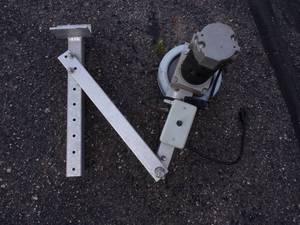 lot 111 image: 110v Boat lift Wheel Drive