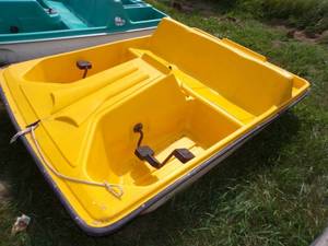 lot 108 image: Yellow Paddle Boat