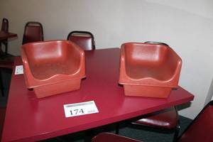 lot 174 image: Lot of (2) Plastic Children Booster Seats