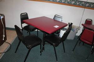 lot 173 image: Pedestal Dining Table with 4-Padded Dining Chairs