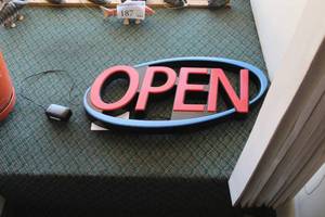 lot 184 image: OPEN Lighted Sign