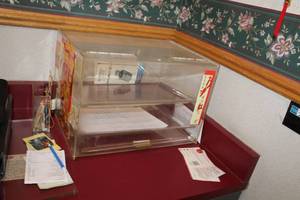 lot 146 image: Clear Plastic Display Case