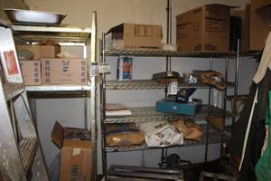 lot 141 image: DELItainer 12oz. Take-Out Containers with Lids, 18 pint Food Pails, Chinese Carry-Out Food Containers, Grease Resistent Food Tray, Brown Bags, Misc.