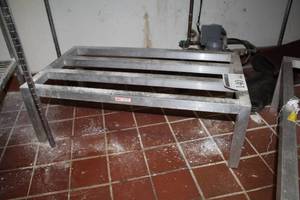 lot 140 image: Metal Rack