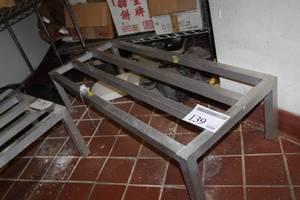 lot 139 image: Metal Rack