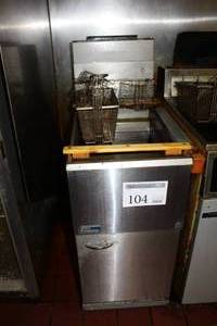 lot 104 image: Pitco Frialator NSF Commercial Stainless Steel Gas Deep Fryer 35C-S