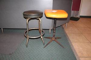 lot 135 image: Lot of (2) Padded Stools