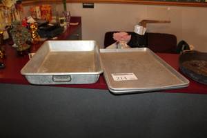 lot 214 image: Lot of (3) Baking Sheets, Baking Pan