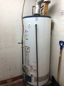 lot 149 image: Rheem Fury Natural Gas Water Heater