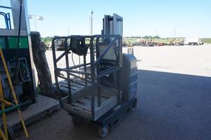 lot 10 image: 2013 JLG  20MV Personnel Man Lift