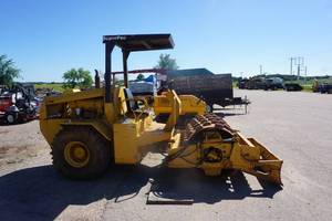 lot 6 image: Super Pac Model 540S Vibratory Pad Foot Packer