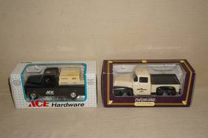 lot 85 image: 2 NEW ERTL Die-Cast Trucks