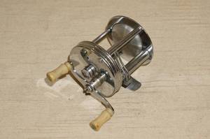lot 19 image: Pflueger Trump 1943 Bait Casting Reel