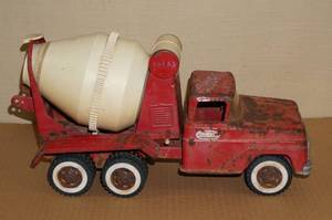 lot 83 image: Vintage Tonka Pressed Steel and Plastic Cement Truck