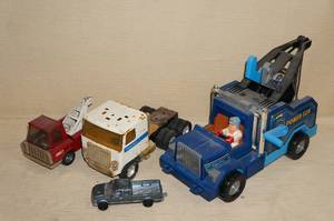 lot 82 image: 4 Vintage Toy Trucks