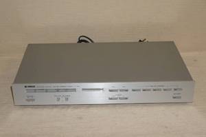 lot 8 image: Yamaha T-760 Tuner