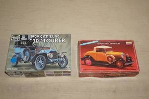 lot 90 image: 2 NEW Plastic Models