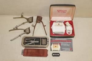 lot 135 image: Antique Personal Grooming Items - Hair Clippers