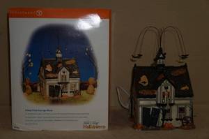 lot 116 image: Department 56 Halloween Carriage House