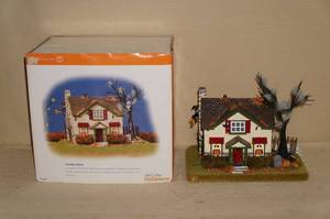 lot 118 image: Department 56 Halloween Hauntsburg House