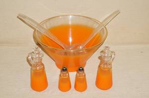 lot 143 image: Vintage Orange Glass Serving Bowl Set