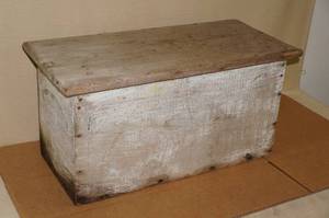 lot 146 image: Wood Badger Box with Lid